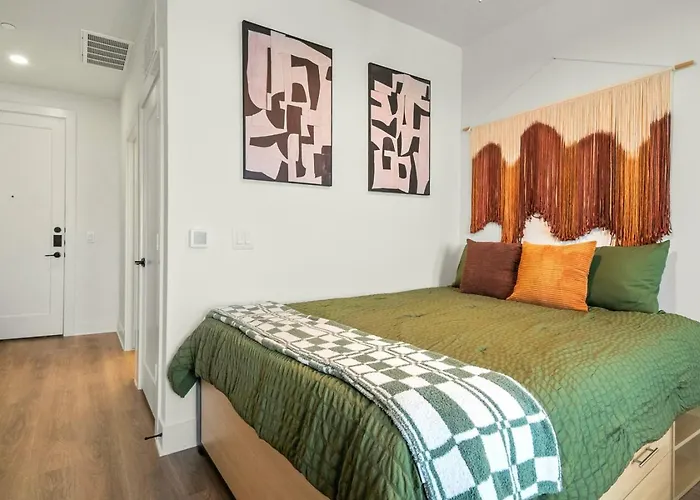 Stylish New Studio Dt - Pool, Gym - Rooftop Lounge