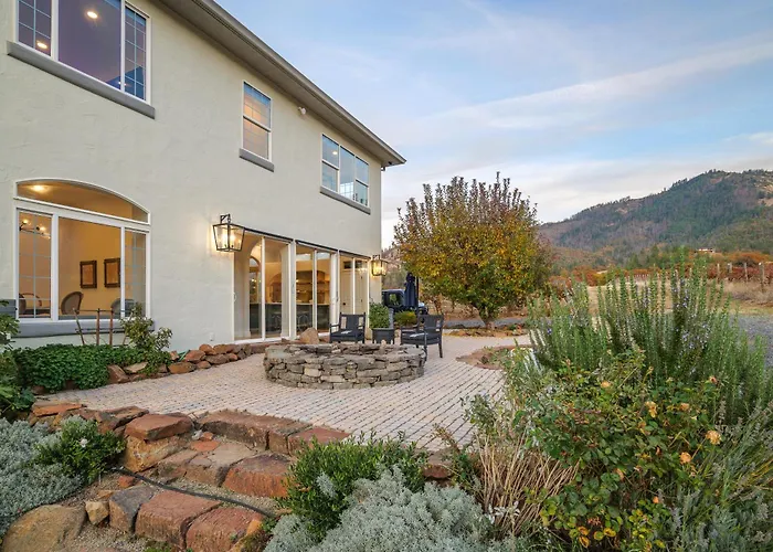 Starry Oak Vineyard Retreat W Hot Tub