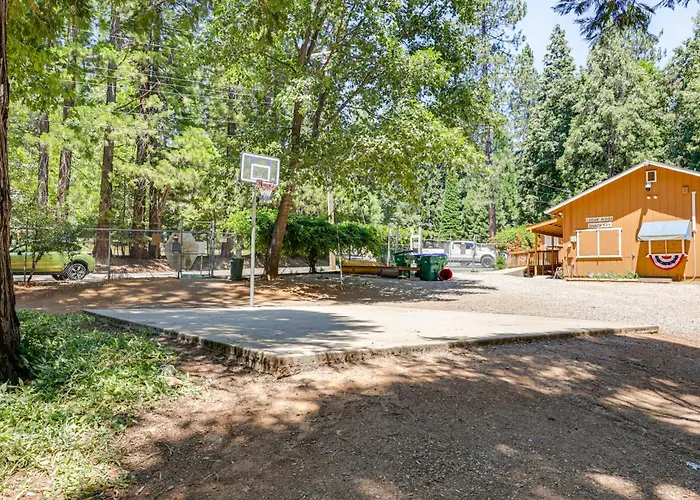 Sonora Hideaway | Lake Access & Mountain Charm