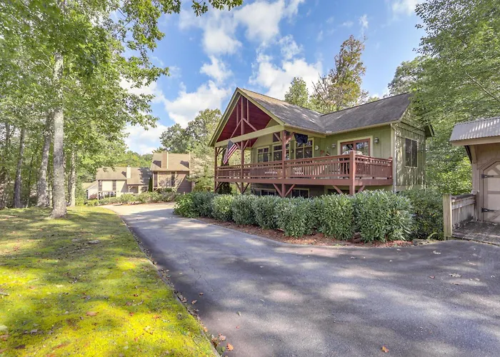 Scenic Mtn & Fairway Views: Cozy Cashiers Getaway