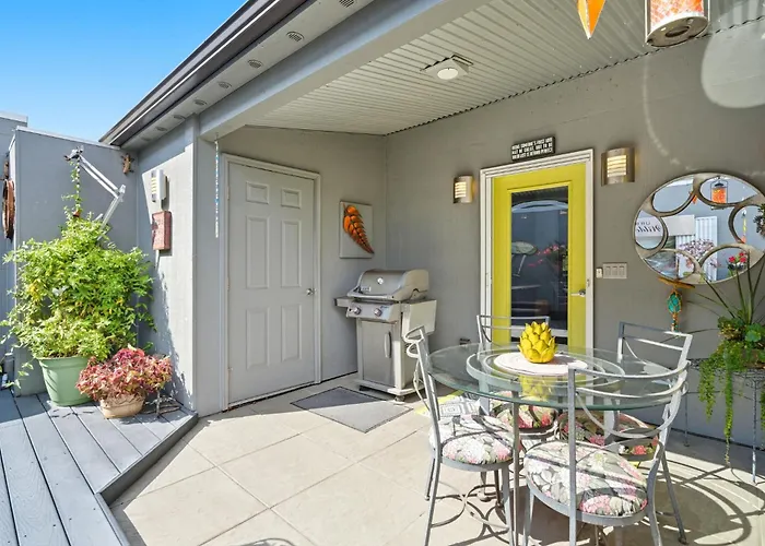 Modern Upper Level Duplex Dt Vancouver