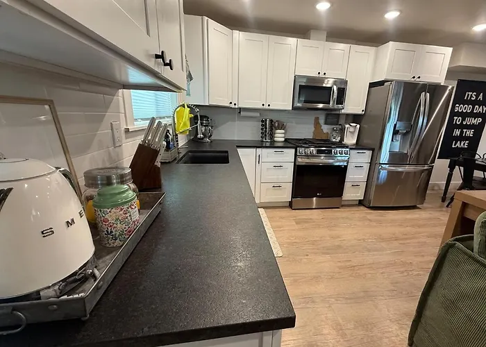 Townhouse In Prime Location!