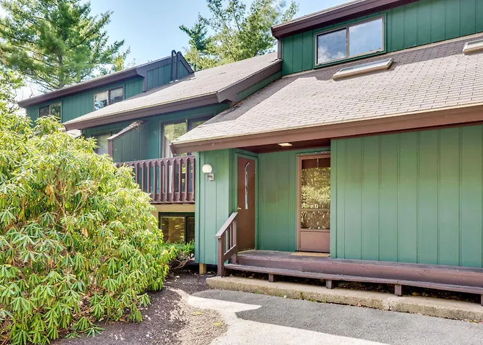 Near Skiing & Hiking! North Conway Gem W/ Balcony