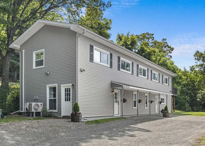 Keuka Wine Trail Lake View Suite & Private Fire Pit