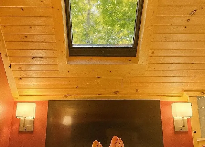 Lux Tiny House With Waterfront, Kayaks, Hot Tub, Arcade