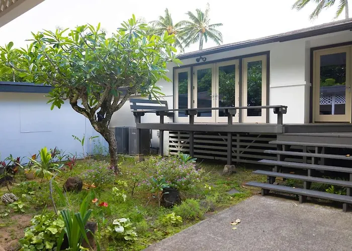 Beachfront Luxurious Hawaiian Oasis