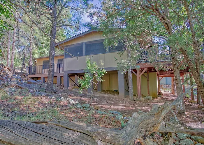 Pinewood Canyon Cabin!