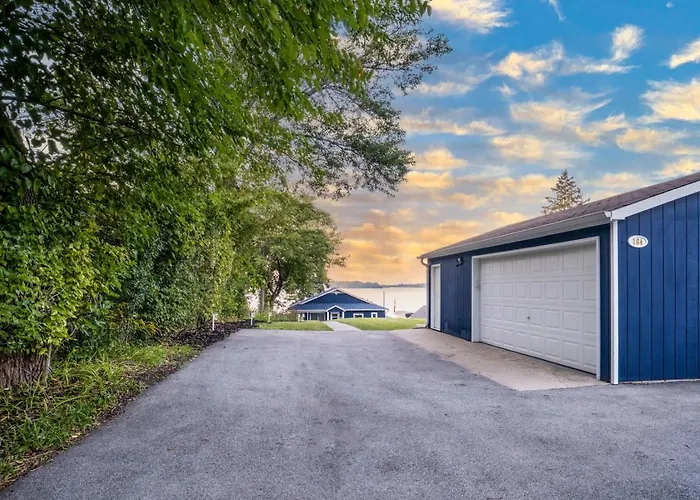 The Blue Sapphire 3Br 3Ba Luxury Lakefront Home On Mineola Bay Stunning Views On Chain O Lakes