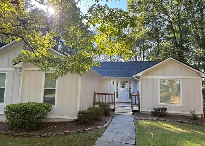 Modern Luxe Retreat Near Braves Fast Wifi And Parking
