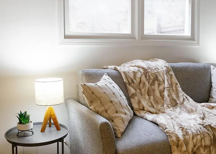 "Morning View 3" Cozy Modern Stay - College/Hiking