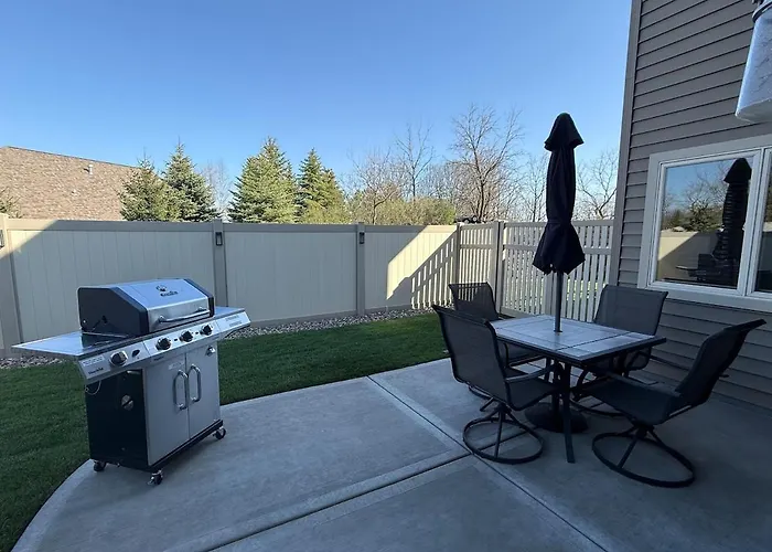 Pet Friendly Fully Furnished 1-Bedroom Oasis