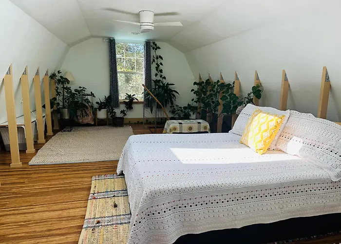 Blissful Acres Hilltop Cottage