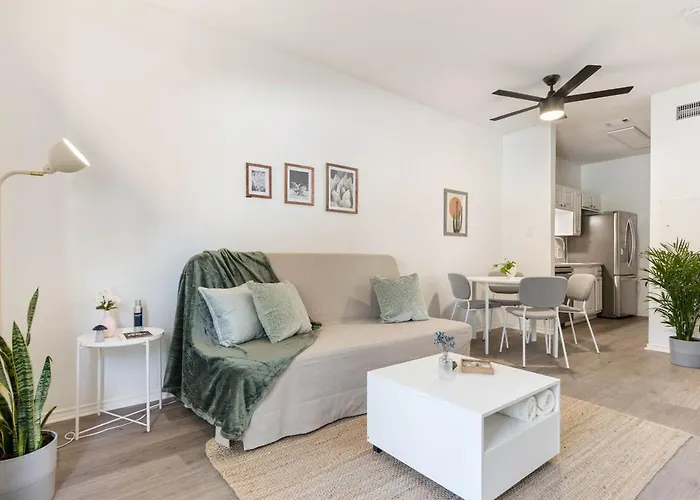 1Br Bright Domain Apt W Pool, Tennis & Parking