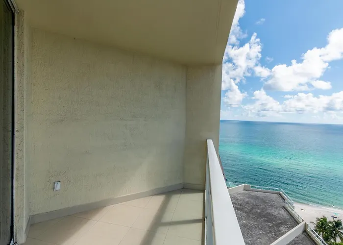 Lovely 2-Bedroom Oceanfront Condo