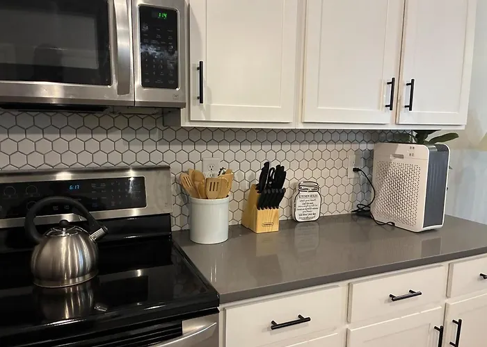 Modern Near Downtown Hospitals Greenville Stay