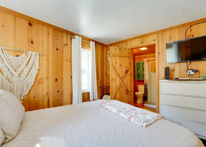 Port Austin Studio: Fire Pit & Near Hiking Trails