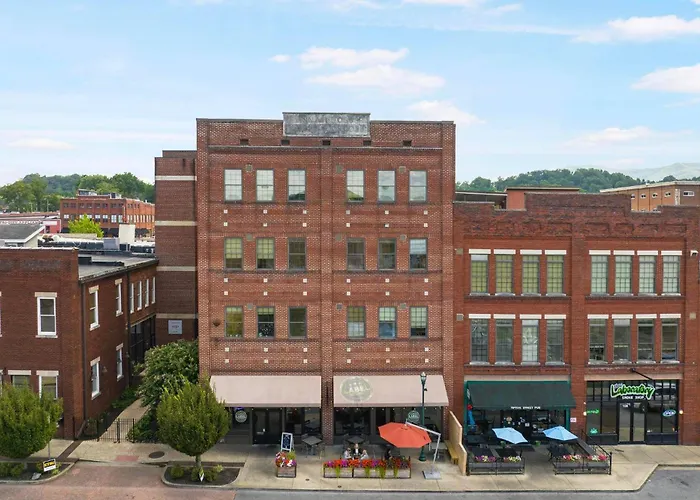 Stay In Heart Of Johnson City * Urban Loft *