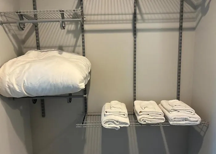 Modern Near Downtown Hospitals Greenville Stay