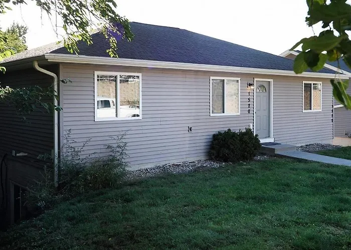 Cozy Morningside House With Fiber Internet