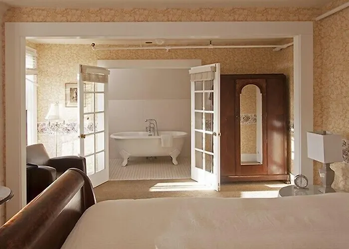 Maccallum House Inn