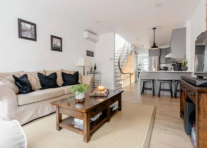 Luxury Couples Retreat - 15 Min To Nyc, Path - Quiet & Stylish Duplex