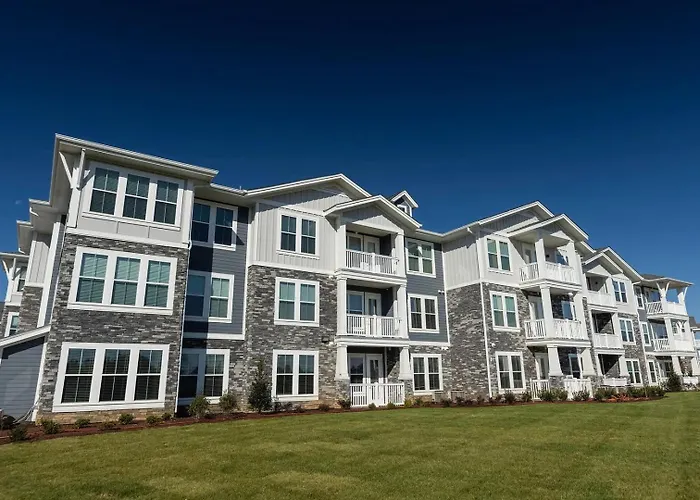 Landing Stunning 2Bd Yoga Studio Clubhouse