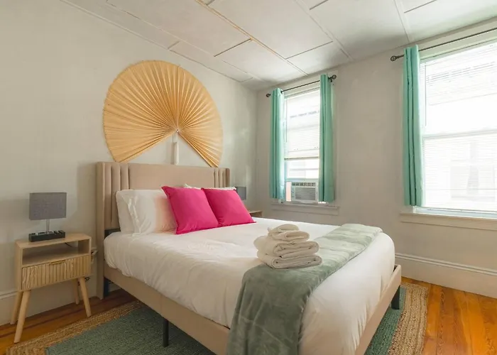 Charming 4-Bdr - Walk To Downtown & Free Parking!