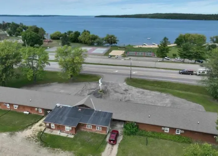 Quaint Lakeview Getaway Trails & Town At Your Doorstep