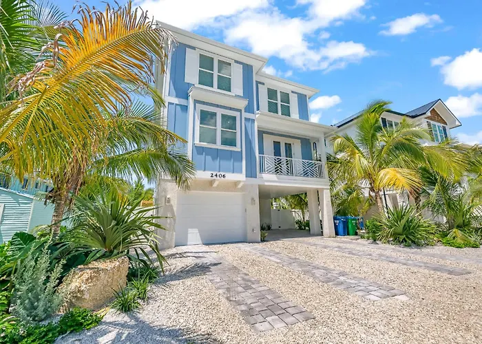 Beach View Paradise - New Anna Maria Island Home