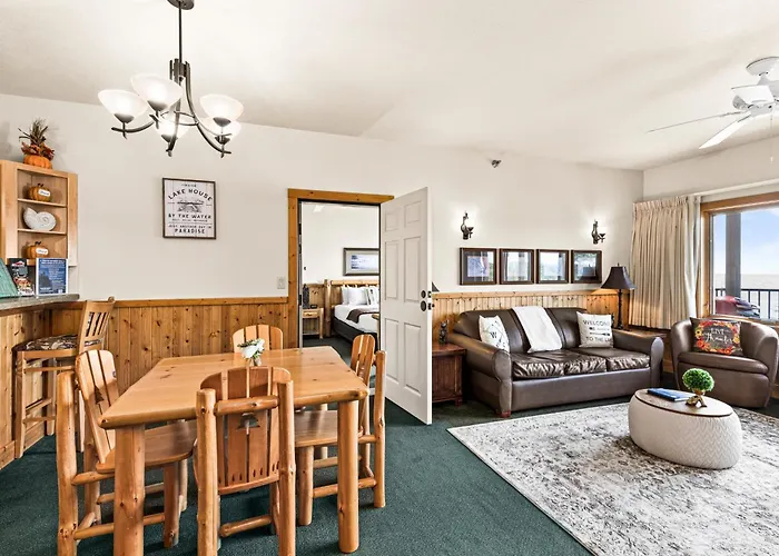 Majestic Lake Views King Suite, 2 Queen Beds And Heated Pools