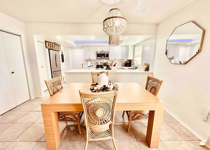 Modern Boho 2Bed 2Bath Home Right In Downtown