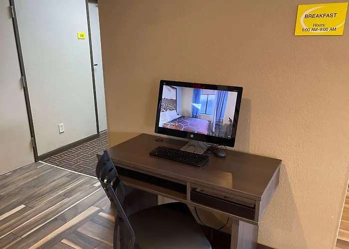 Super 8 By Wyndham Independence Ks