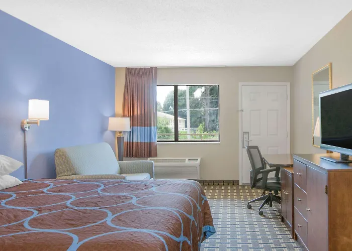 Super 8 By Wyndham Brinkley