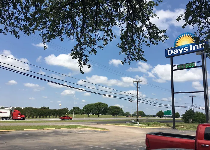 Days Inn By Wyndham Sherman