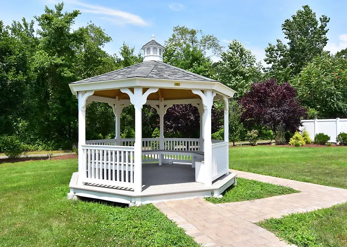 Ardsley Acres Hotel Court