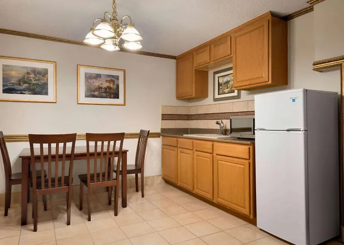 Baymont By Wyndham Des Moines North