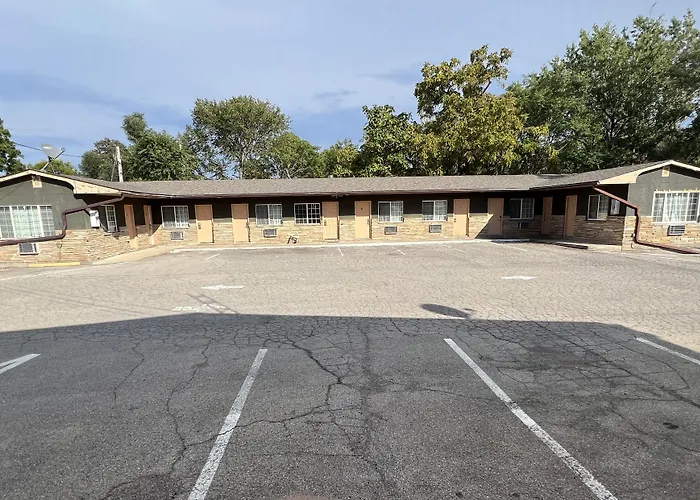 Westbridge Inn And Suites