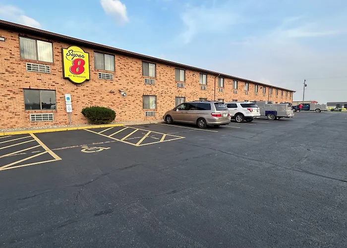 Super 8 By Wyndham Gilman