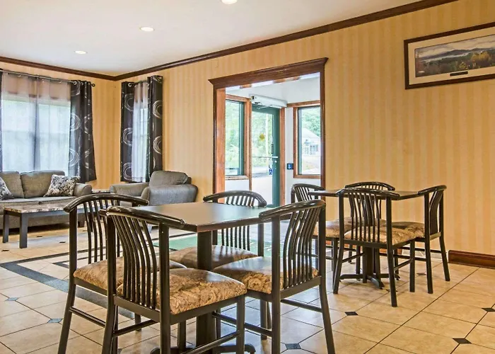 Econo Lodge Glens Falls - Lake George