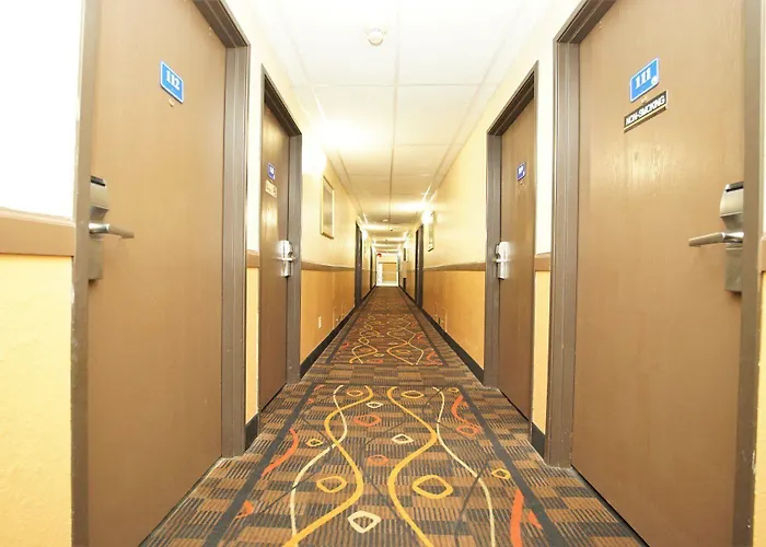 Faribault Hometown Inn & Suites