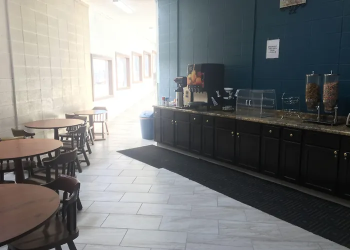 Faribault Hometown Inn & Suites