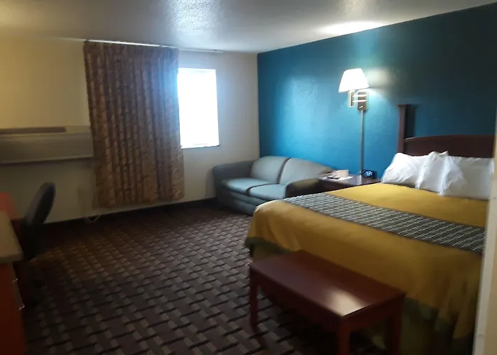 Faribault Hometown Inn & Suites