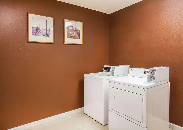 Days Inn & Suites By Wyndham Antioch