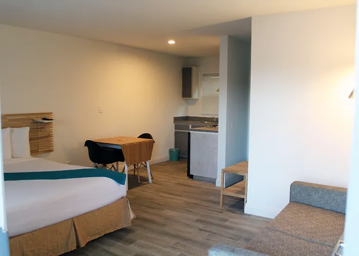Hotel Point Loma