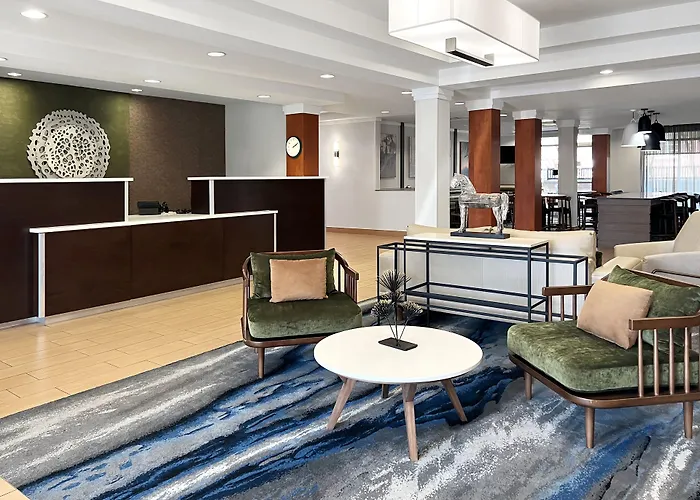 Fairfield Inn & Suites By Marriott Rogers