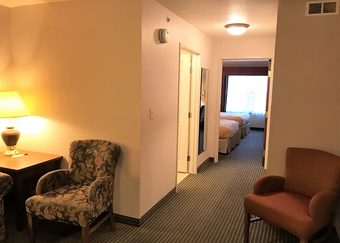 Holiday Inn Express & Suites Zion By Ihg - Great Lakes-Free Breakfast And Naval Base Shuttle