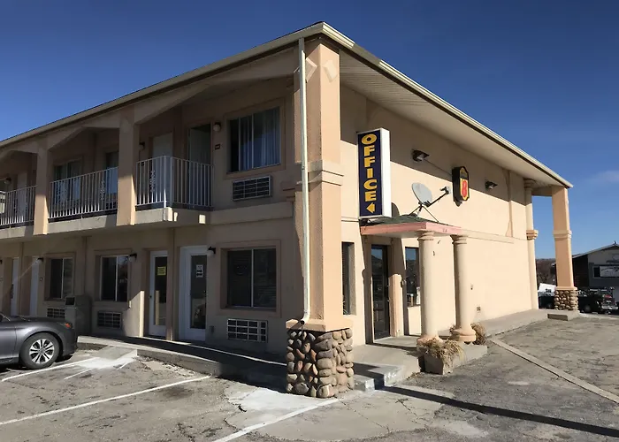 Super 8 By Wyndham Evanston