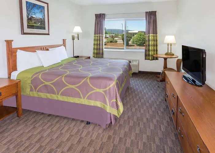 Super 8 By Wyndham Central Pt Medford
