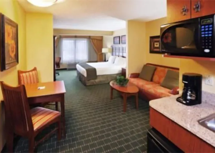 The Q Hotel & Suites