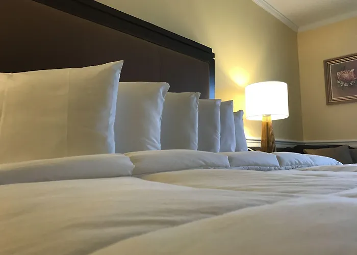 Inn On The Square, An Ascend Collection Hotel